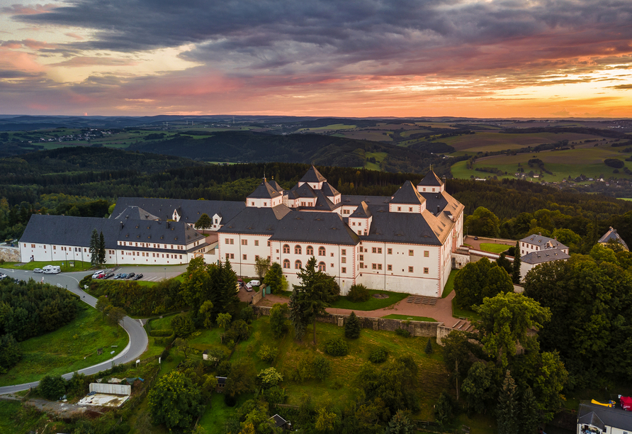 Ein Ausflug zum prächtigen Schloss Augustusburg lohnt sich – besonders während der Abenddämmerung.