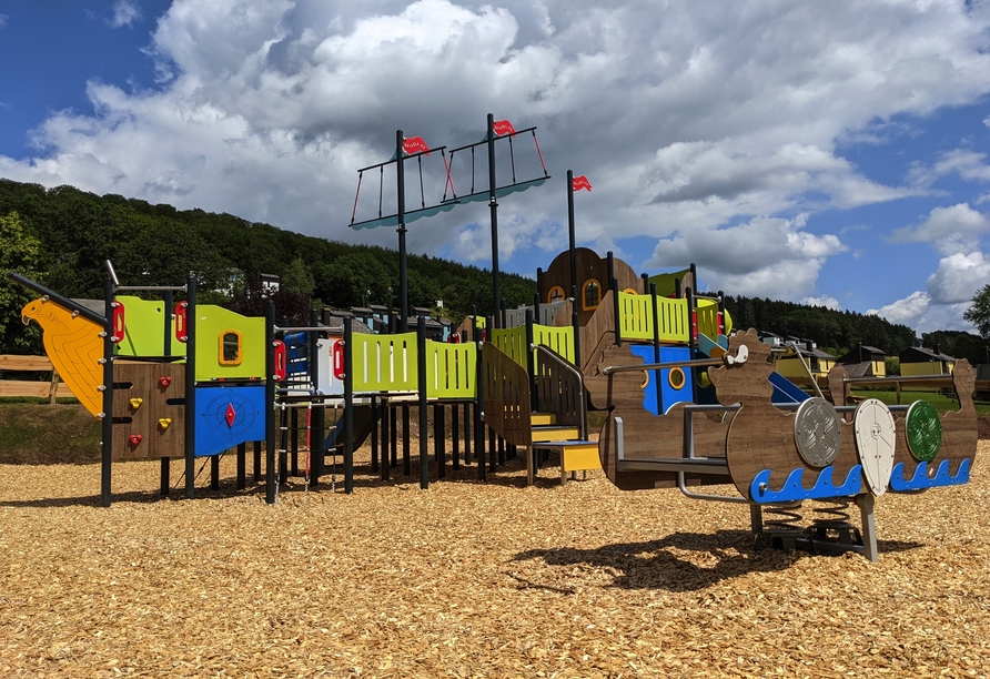 Die kleinen Gäste können sich auf dem Spielplatz austoben.