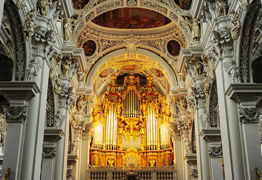 Auch von innen ist der Dom St. Stephan sehr beeindruckend.