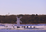 Winterlicher Strand von Swinemünde an der polnischen Ostseeküste
