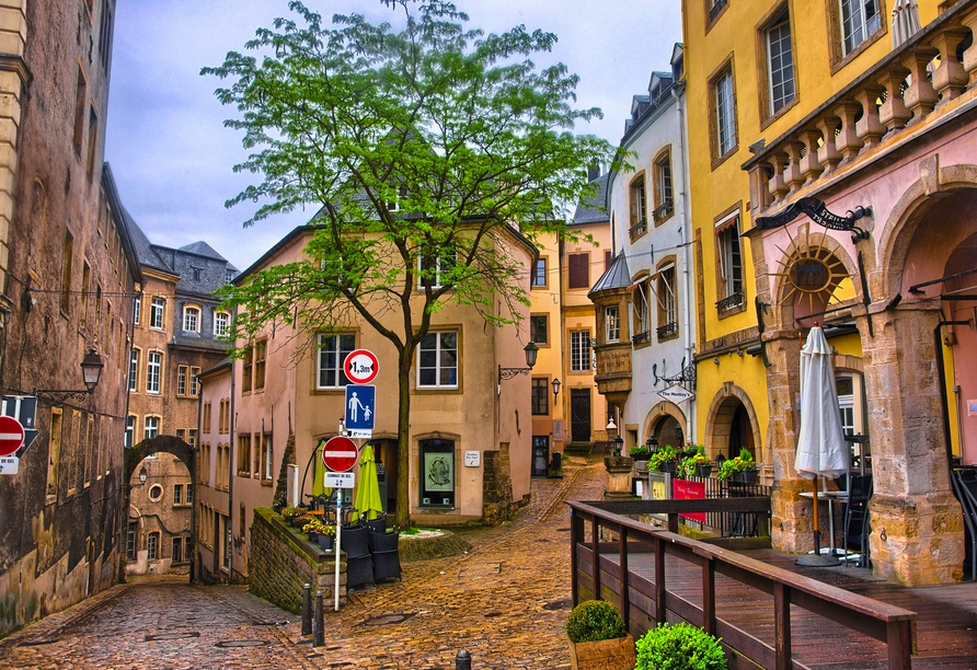 Schelndern Sie durch die engen Gassen von Luxemburgs Altstadt.