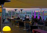 Im 8. Stock Ihres Hotels befindet sich die Terrasse mit Bar und Panoramablick.