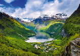 Geiranger liegt am Ende des Geirangerfjords, der zum UNESCO-Weltnaturerbe gehört.