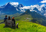Bei einer Wanderung entdecken SIe faszinierende Ausblicke auf die Berge Eiger, Mönch und Jungfrau.