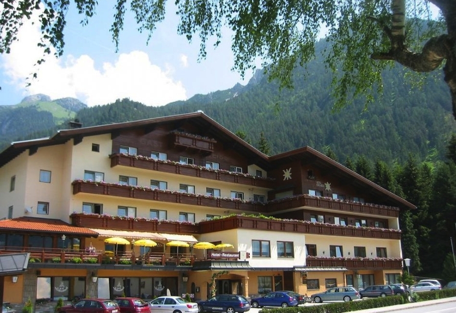 Außenansicht Ihres Alpenhotels Edelweiss