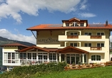 Außenansicht des Hotels Alpenroyal in Jerzens