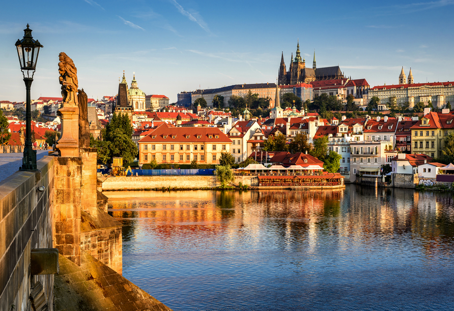 Wahrzeichen der Stadt ist die schöne Prager Burg.