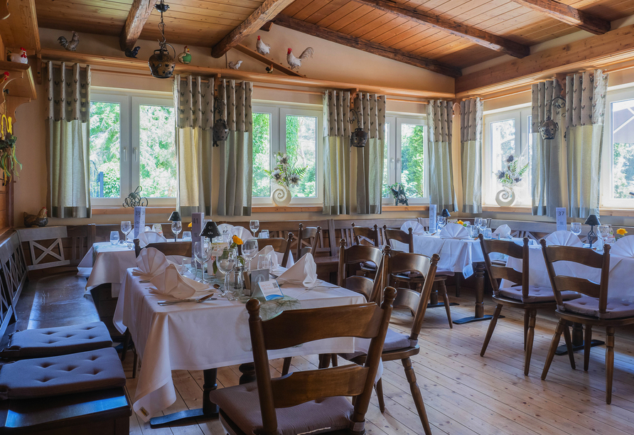 Im À-la-Carte Restaurant „Hinkelstube“ können Sie typisch brandenburgische Spezialitäten und saisonale Gerichte genießen.
