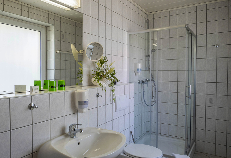Beispiel eines Badezimmers in Ihrem Ferien Hotel Spree-Neiße. 