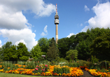 Der Florianturm in Dortmund bietet eine herrliche Aussicht über den Westfalenpark.