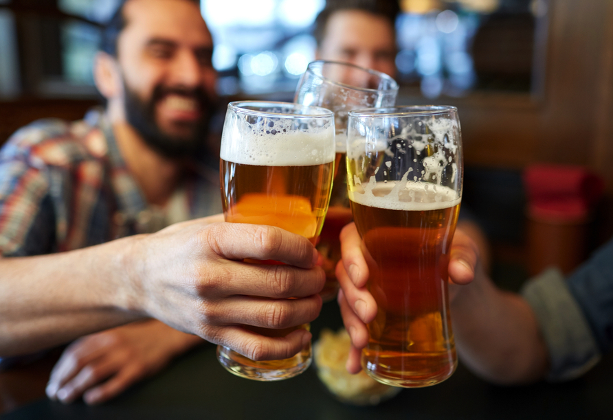 Ein kühles Bier und andere Getränke lassen sich im Biergarten oder der Sky Bar genießen.