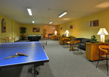 Im Hotel können ein Tischtennis- und ein Billardtisch genutzt werden.
