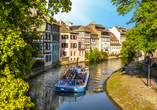 Die Ill ist so etwas wie die Seele des Elsass: Erkunden Sie Straßburg und die Region doch mal vom Wasser aus. 