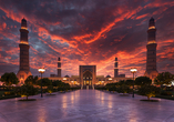 Besuchen Sie in der Hauptstadt des Omans die Große Sultan-Qabus-Moschee.