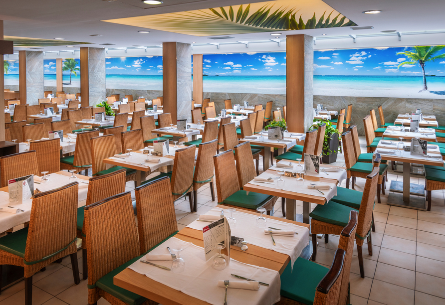 Lassen Sie sich kulinarisch im Restaurant des Hotels GHT Oasis & Spa in Tossa de Mar verwöhnen.