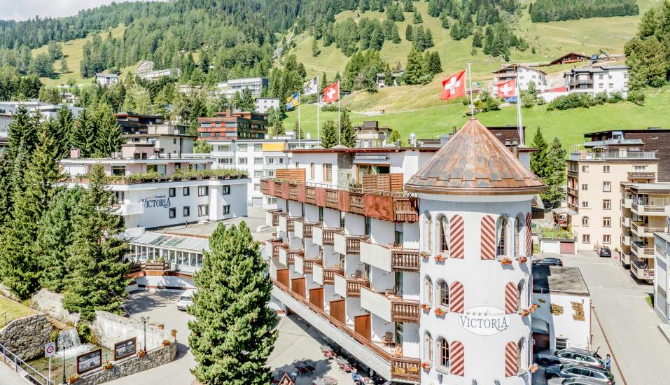Das Turmhotel Victoria in Davos heißt Sie herzlich willkommen.