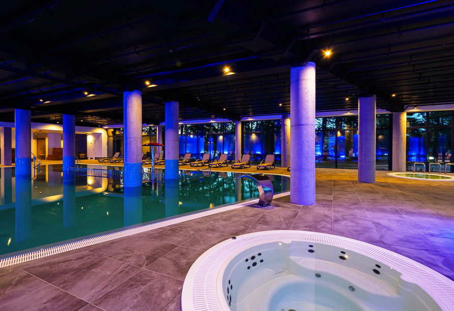 Das Resort bietet Ihnen auch ein Hallenbad mit Whirlpool.