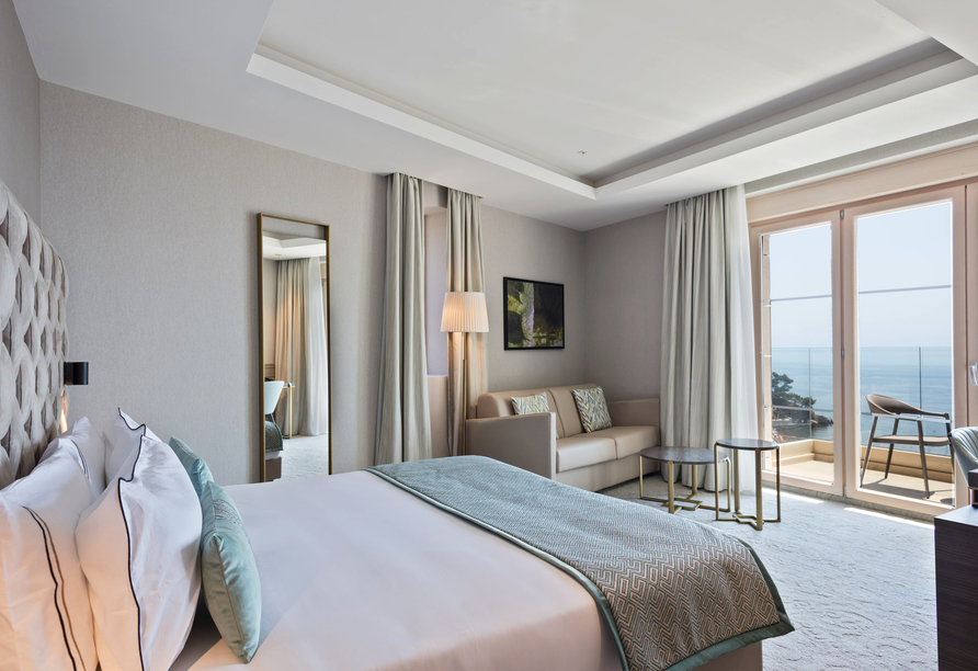 Beispiel eines Doppelzimmers mit Meerblick im Hotel Ami Hotel & Spa