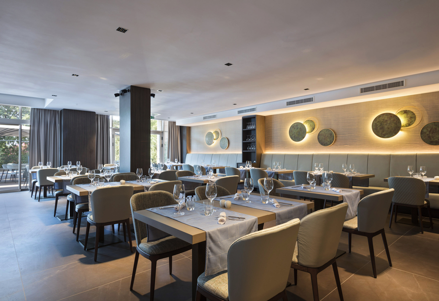 Auch im Restaurant des Hotels werden Sie mit köstlichen Gerichten verwöhnt.