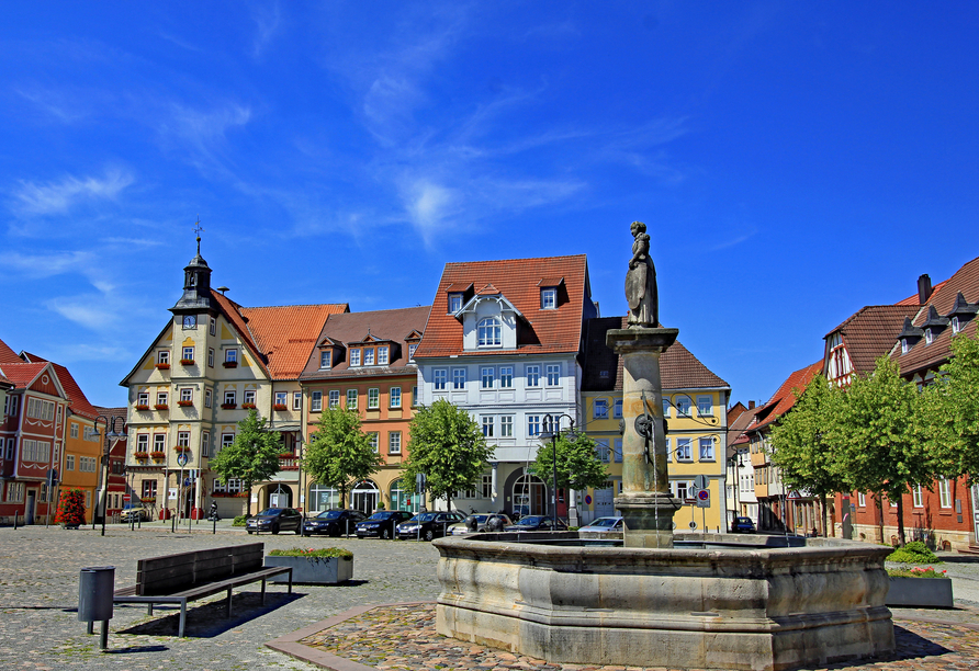 Schlendern Sie über den Marktplatz in Schleusingen.