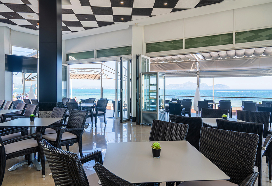 Das Hotel THB Gran Bahia bietet zwei Restaurants.