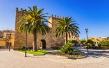 Besuchen Sie die historische Stadt Alcúdia und das Stadttor Porta del Moll.