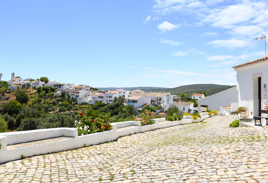 Bei einem Besuch von Salir lernen Sie die traditionelle Algarve kennen.