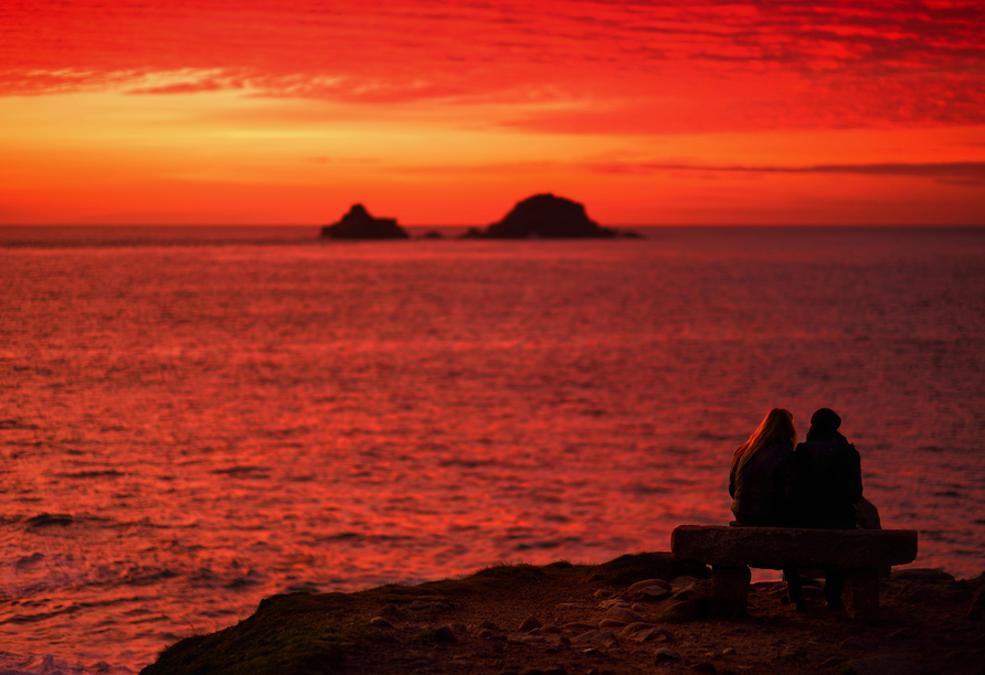 Genießen Sie mit Ihren Liebsten die schönsten Sonnenuntergänge Cornwalls.