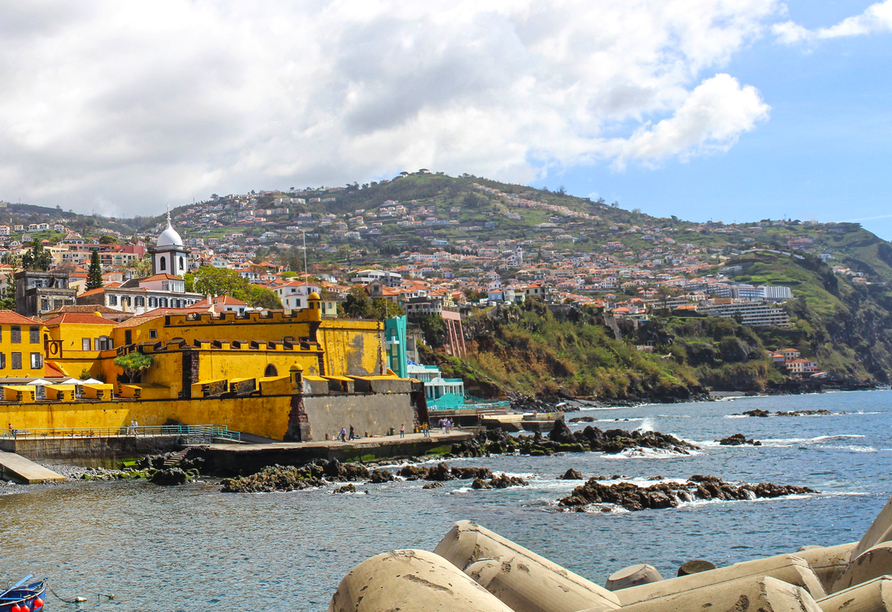 Funchal empfängt Sie auf der schönen Insel Madeira.