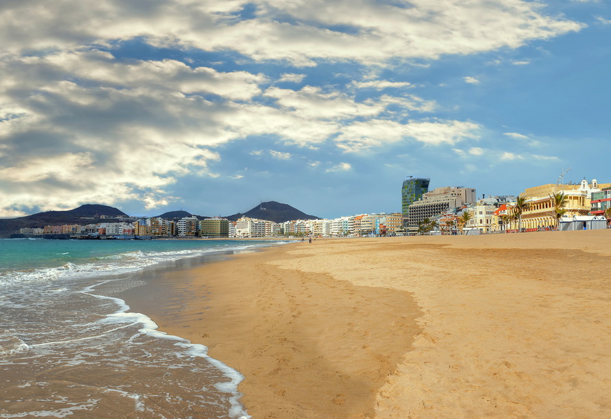 Wie wäre es mit einem Spaziergang am Strand von Las Palmas auf Gran Canaria?