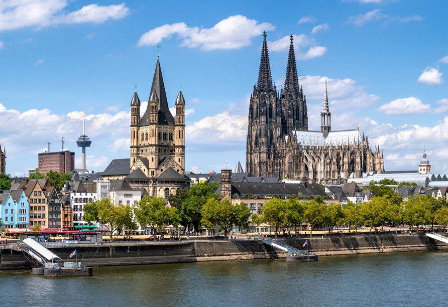 In Köln am Rhein startet Ihre Reise.