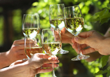 Kosten Sie unbedingt einen leckeren Wein.