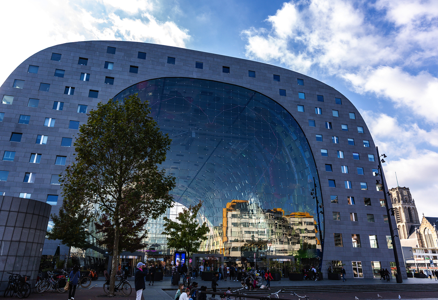 Die Markthalle in Rotterdam ist nicht nur ein Hingucker, sie bietet auch feinste Kulinarik aus aller Welt.