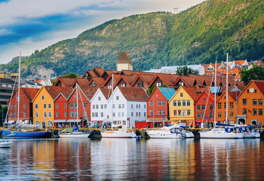 Farbenfrohe, historische Gebäude erwarten Sie in Bergen.
