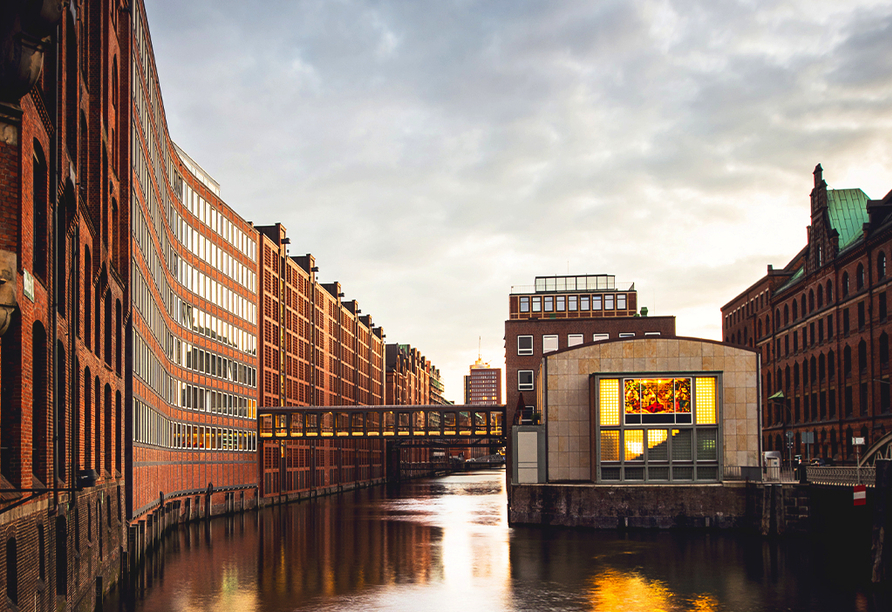 Ihr Hotel, in dem Sie vor der Kreuzfahrt übernachten, liegt mitten in Hamburgs Speicherstadt.