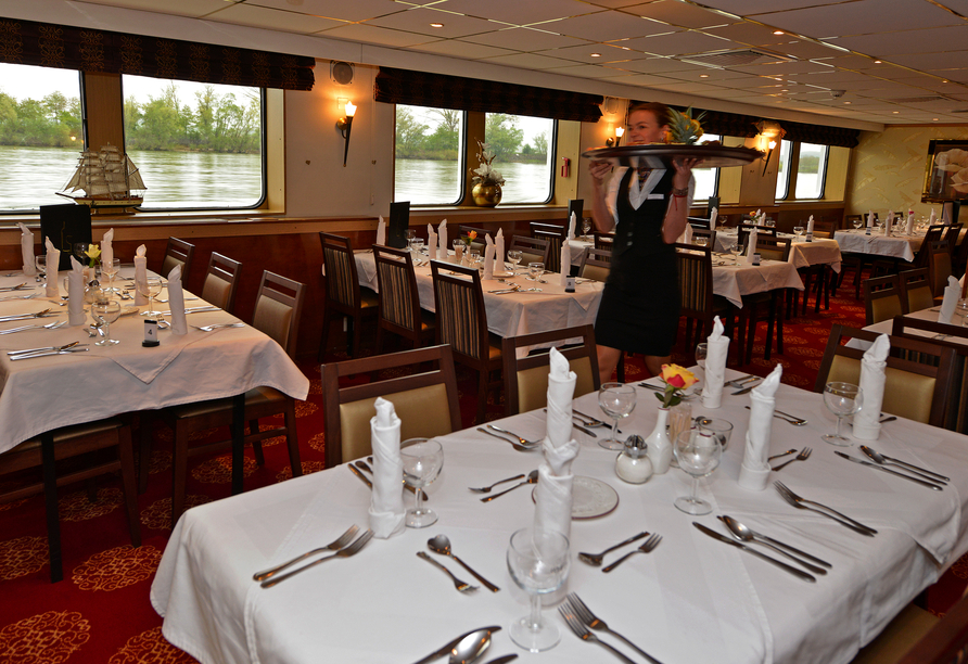 Leckere Speisen werden Ihnen im Restaurant an Bord von MS Normandie angeboten.