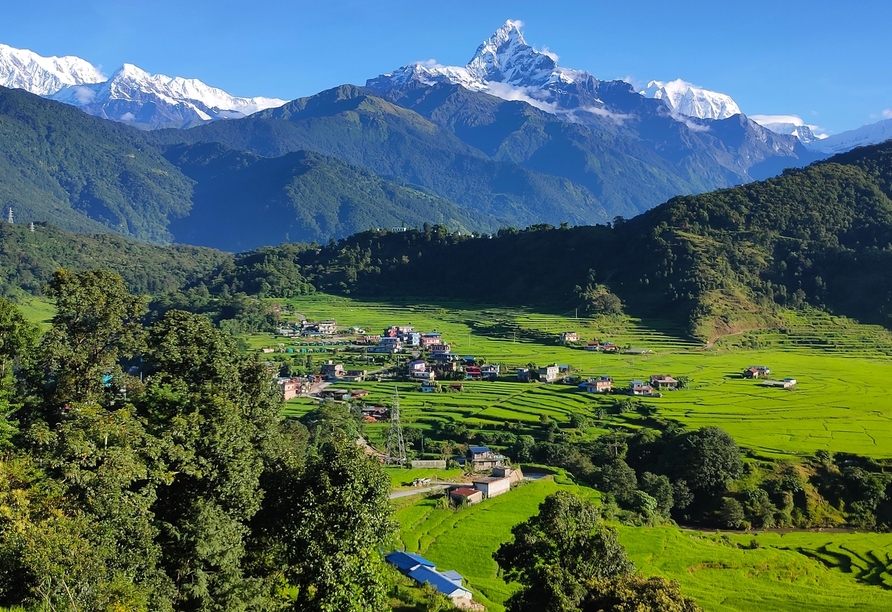 Genießen Sie den Weitblick über die herrliche Landschaft um Pokhara.