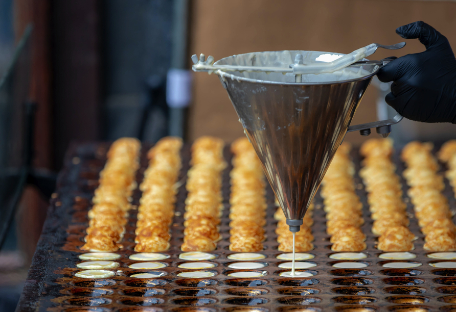 Probieren Sie in den Niederlanden unbedingt die leckeren Poffertjes.