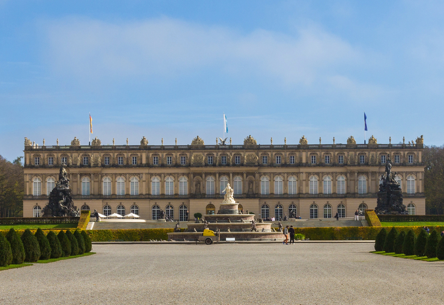 Bestaunen Sie das Schloss im Versailles-Stil auf der Herreninsel im Chiemsee.