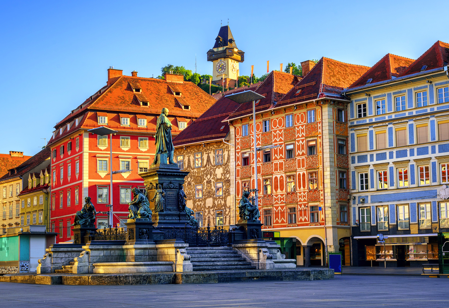 Spazieren Sie über den Hauptplatz in der Grazer Altstadt.