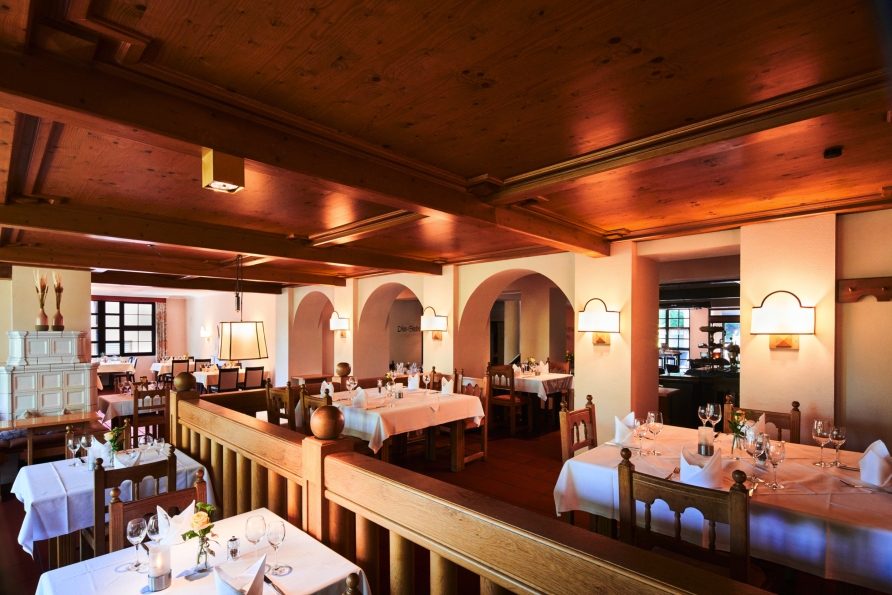 Hessische Köstlichkeiten werden im Hotelrestaurant serviert. 