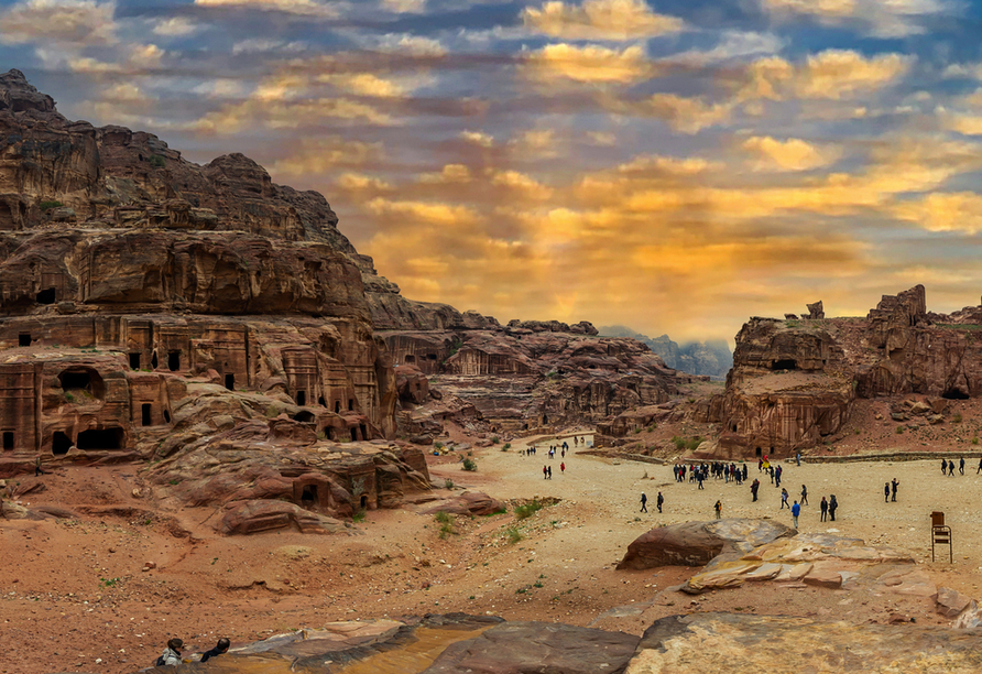 Ausflugstipp: Die weitläufige Ruinenstätte Petra gibt ein beeindruckendes Bild ab.