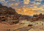 Ausflugstipp: Die weitläufige Ruinenstätte Petra gibt ein beeindruckendes Bild ab.