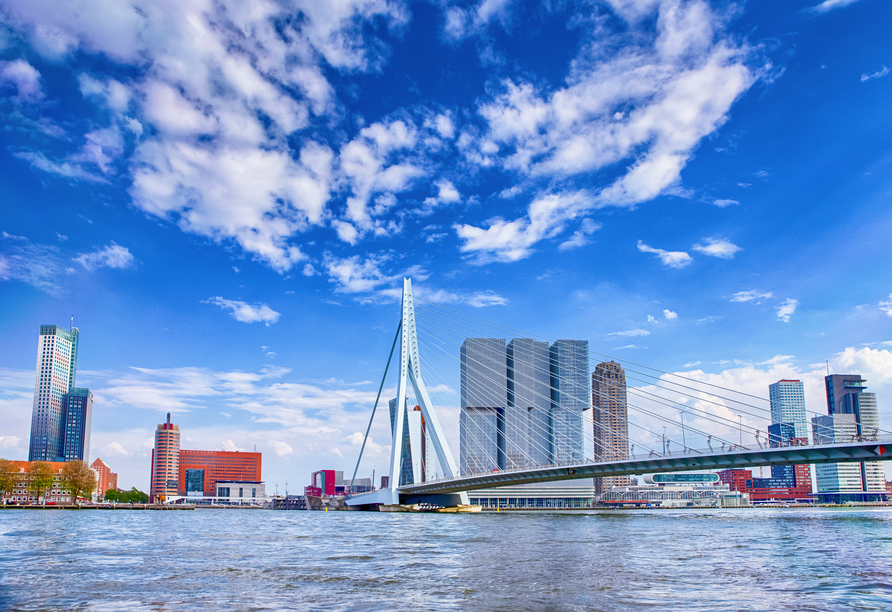 Rotterdam erwartet Sie mit zahlreichen architektonischen Highlights, darunter die Erasmusbrücke.