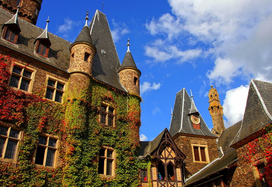 Die imposante Reichsburg in Cochem ist ein beliebtes Ausflugsziel.