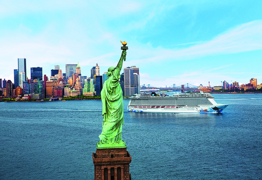 Genießen Sie bei Ihrer Abfahrt aus dem Hafen den Blick auf die eindrucksvolle Skyline von New York City.