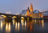 Die schöne Stadt Regensburg begeistert im Winter mit einer besonders festlichen Atmosphäre.