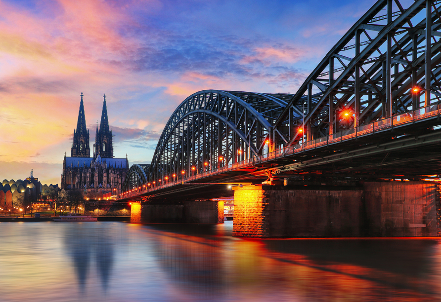 Ihr letztes Ziel ist Köln mit dem beeindruckenden Kölner Dom.