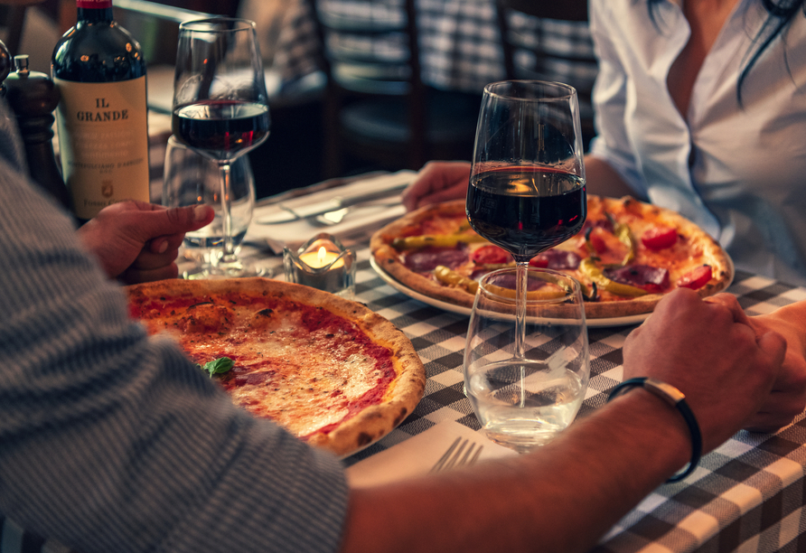 Genießen Sie typisch italienische Köstlichkeiten nach einem aufregenden Tag.