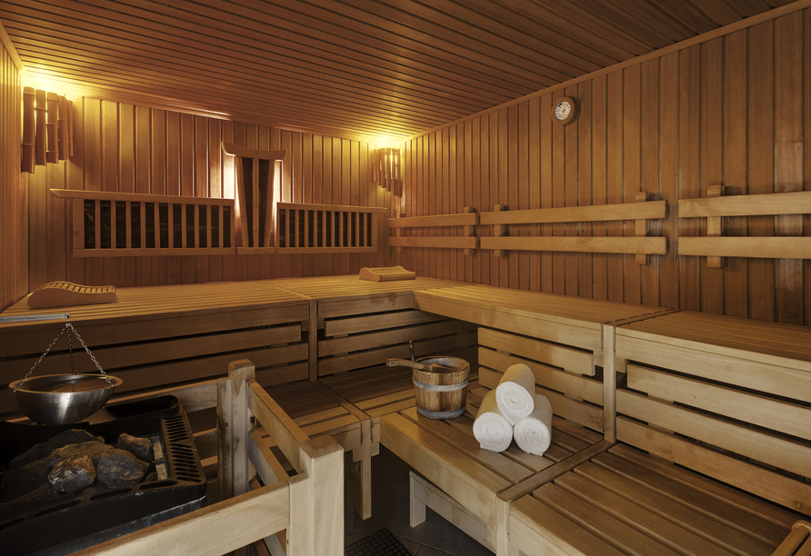 In der Sauna können Sie vom Alltag abschalten und entspannen.
